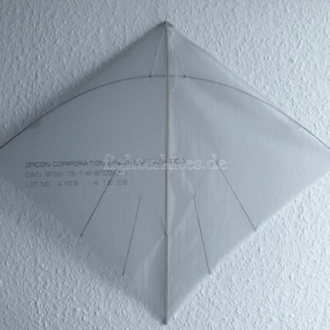 Segel: -
Segelmaterial: Orcon AN-41D
Bogenstab: Carbon 1,3 mm
Mittelstab: Bambus laminiert
Gesamtgewicht: 9,2 g Segel: -
Segelmaterial: Orcon AN-41D
Bogenstab: Carbon 1,3 mm
Mittelstab: Bambus laminiert
Gesamtgewicht: 9,2 g